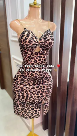 Une très belle robe en velours  tigré 🐆❤️ Taille:standard  #amshop #algeria #robe #velours 