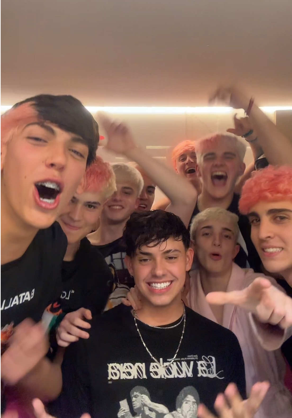 10x1 en la peluquería 💇‍♂️ #BuscamosNovia 