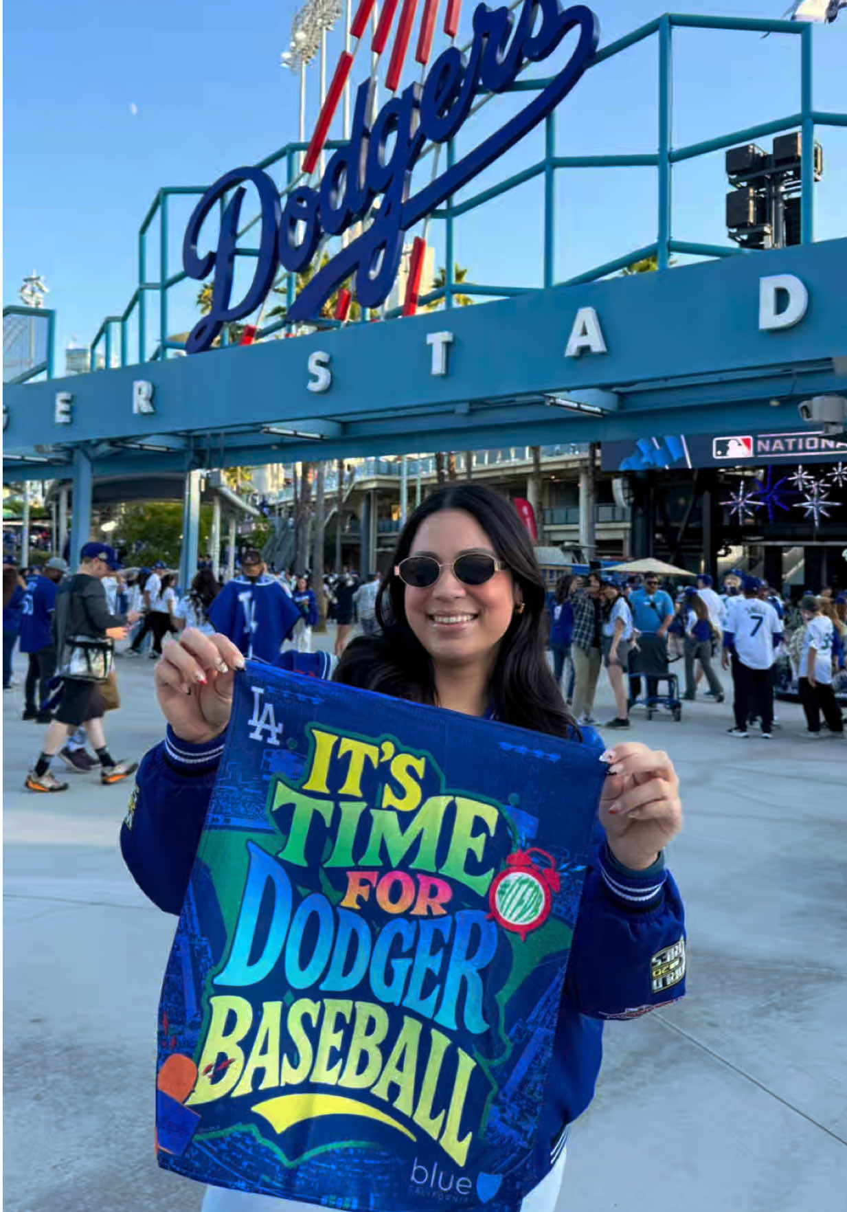 These October games just hit different 🤩 @Los Angeles Dodgers LFG!!! 💙 🏆#dodgerstadium #dodgersbaseball #losangeles #losangelescalifornia #baseballszn 