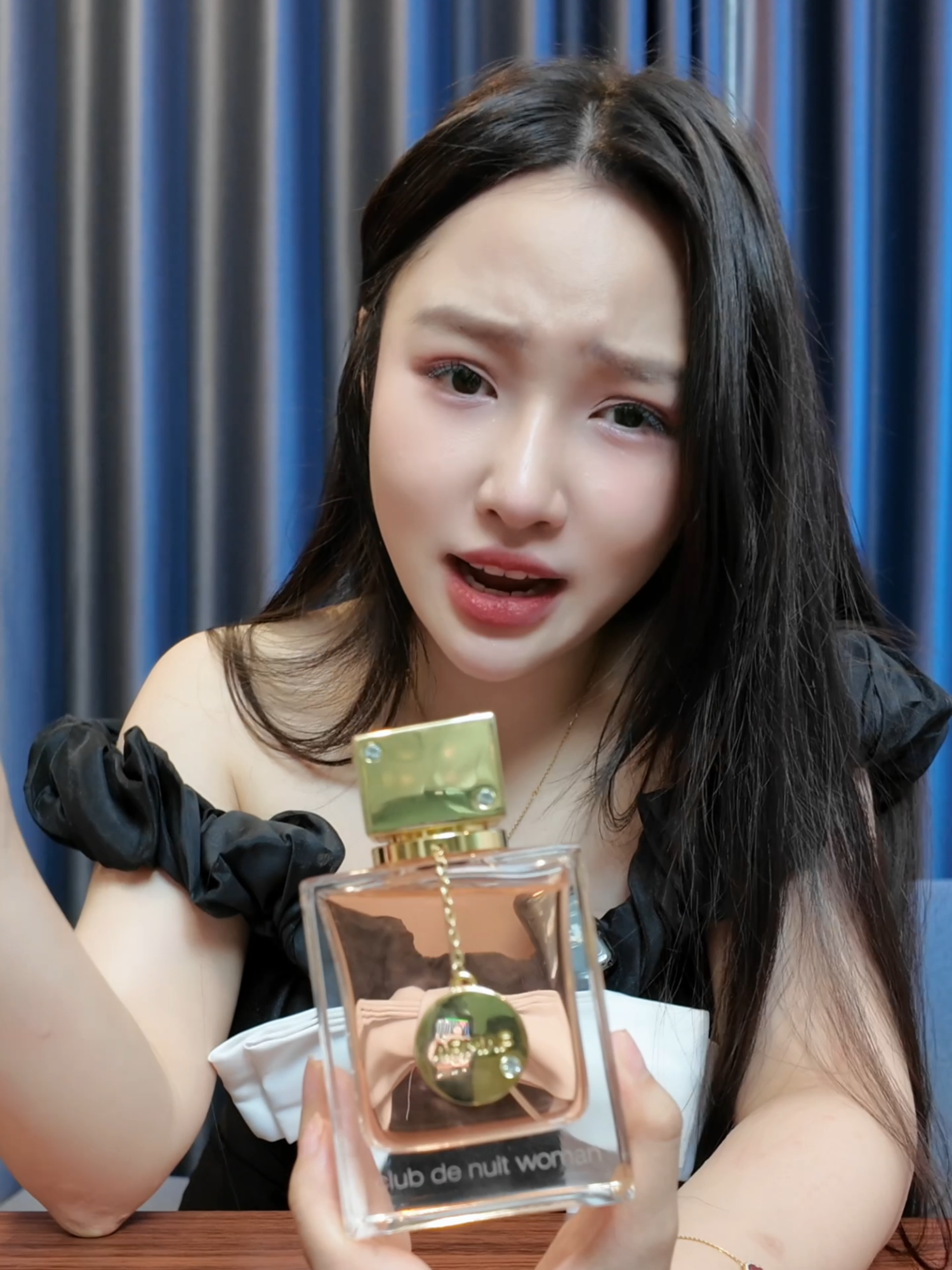 Quà tặng 20/10 cho các chị em là nước hoa thì còn gì bằng nhỉ =))) @hoanhathuynhofficial #hoanhathuynhreaction #funnyvideos #vuicungtiktok #armaf #armafvietnam #clubdenuit #clubdenuitwoman