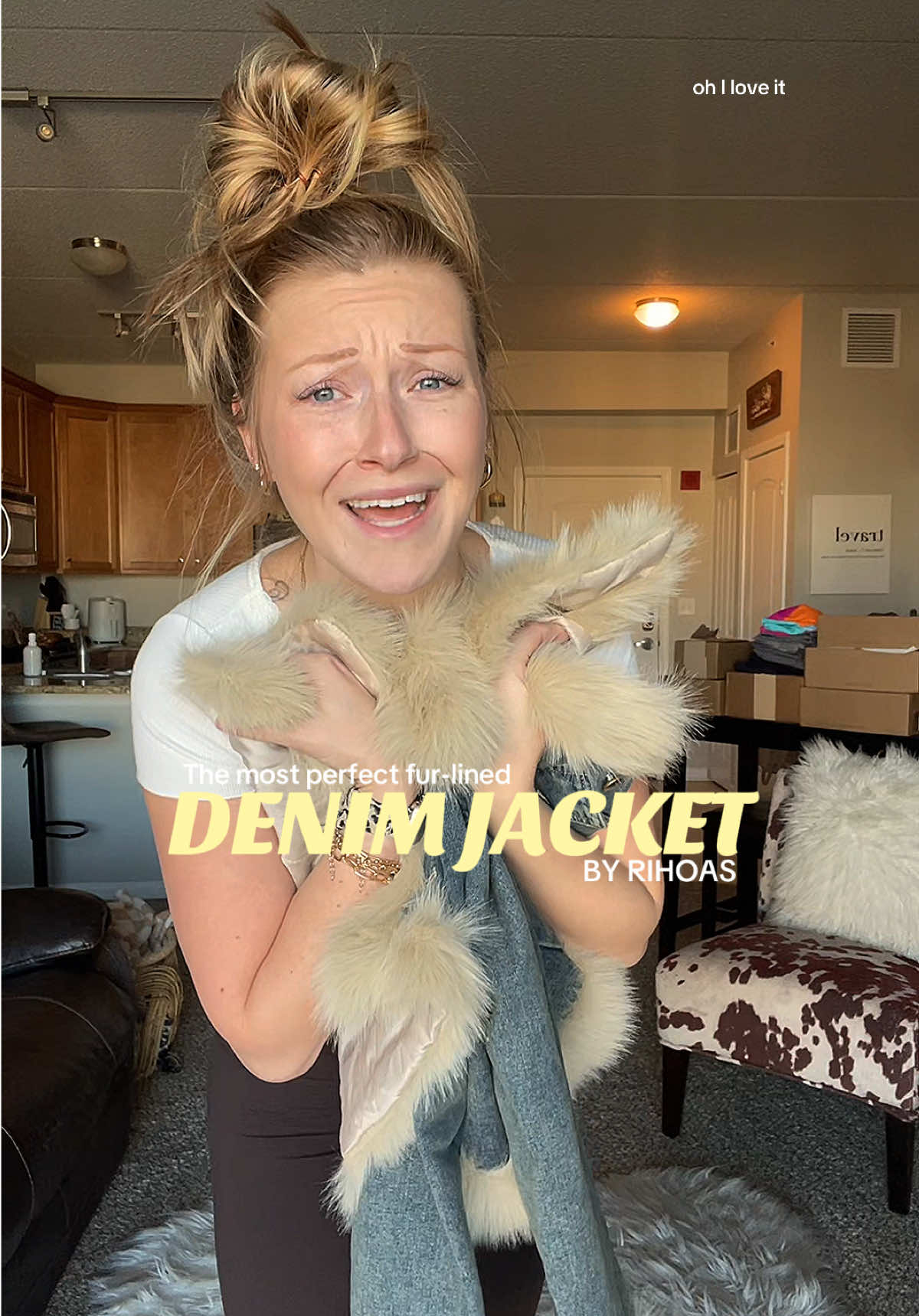 This is quite literally the *it girl* denim jacket for fall 🤌🏼🧸🍂 I’ve never seen a jacket more perfect than this one! @rihoas_official #fall #fallaesthetic #fallfashion #denimjacket #falloutfitinspo 