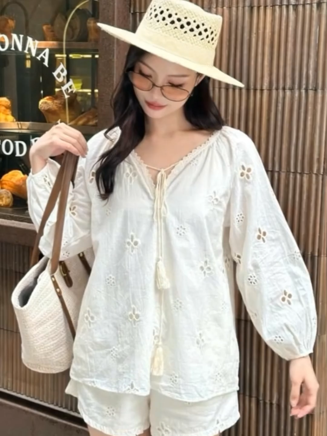 Set bộ nữ tay dài mix quần short họa tiết thêu hoa ren chất thô mềm #setbotieuthu #aokieu #aomuathu #bonudaitay #aokieunu #setdocatinh #aonoibat #aokieu #aokhoacnu #aokhoaculzzang #coat #ulzzang #bigsize