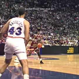 The mid-range shot is the weapon of the basketball God#MJ #baksetball #NBA #fyp 