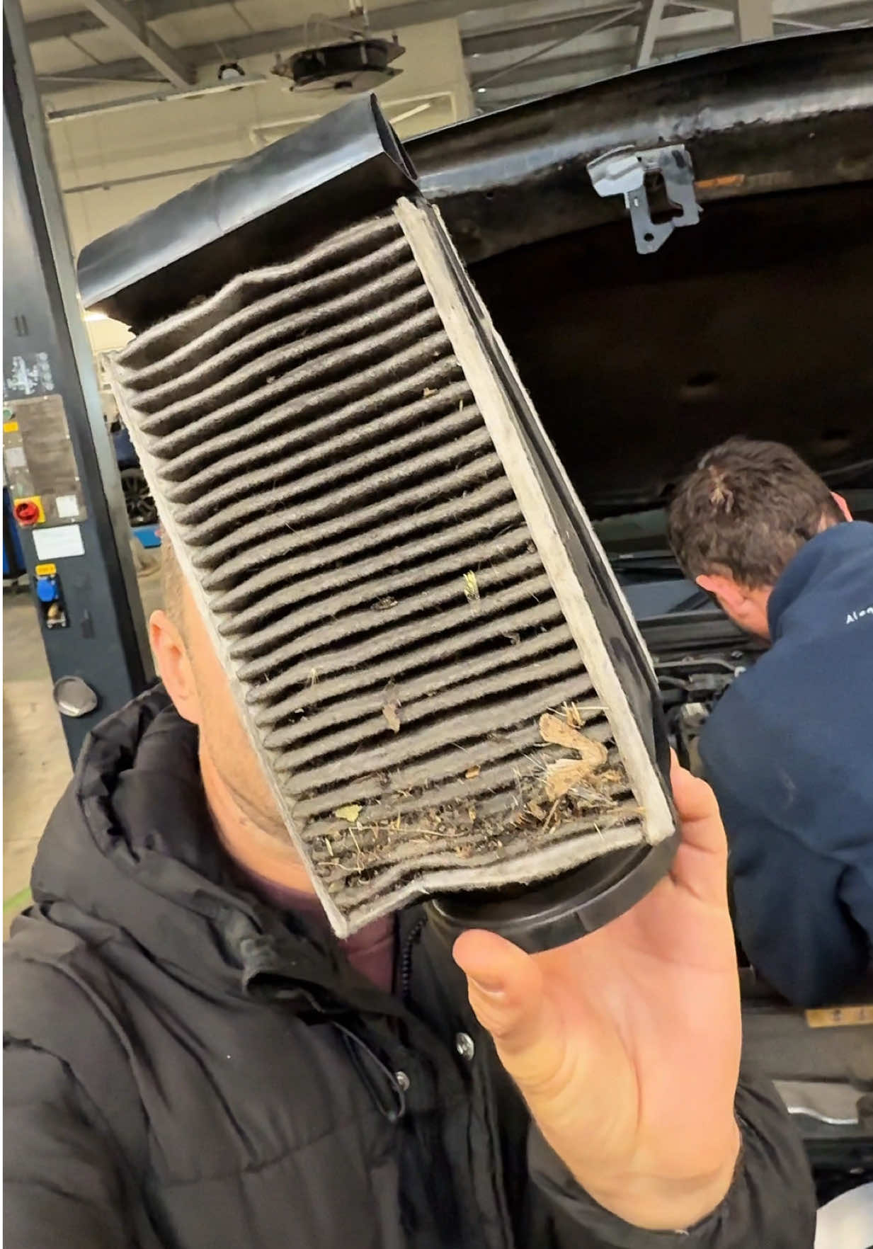 Știe cineva? #serviceauto #ecomotors #reviziemotor #filtruaer #iasi 