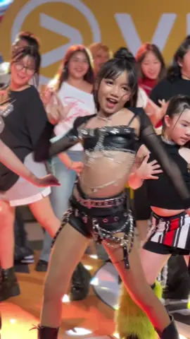 ลืมท่าแต่อยากเต้นค่ะ 😅 #randomdance #chillchill #lisa #fypシ゚ #dance 