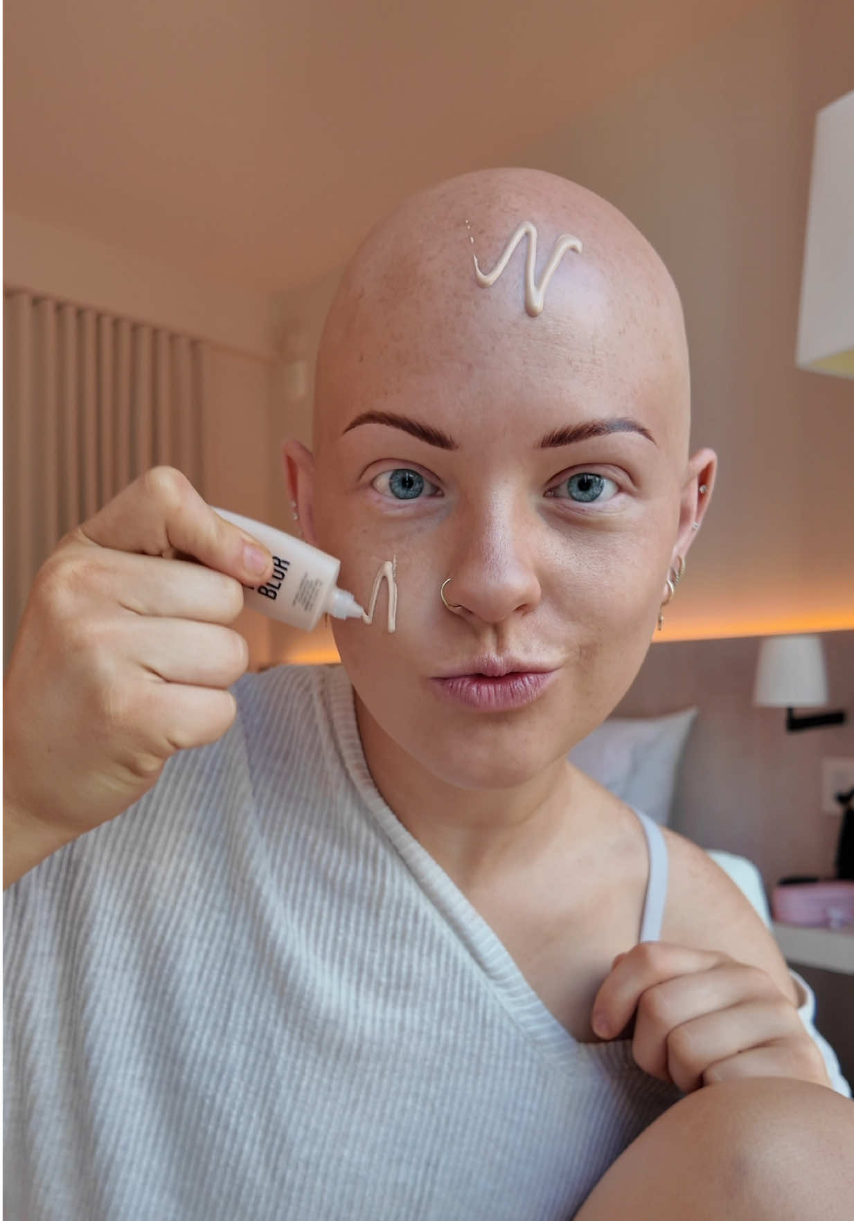 My convertible heel collection with @Pashion Footwear is out now! I put the link to shop The Emmy heel in my bio!!!! Also this is my travel makeup routine, the huda beauty minis are SOOOO CUTEEE  My makeup:  -for my face I’m using the L’Oreal glotion  -for brows I’m using the L’Oreal faux brow pen @loréal paris usa  -for foundation I’m using the Huda of Beauty easy blur, mini size foundation  -for contour I am using the Makeup by Mario contour stick  -for concealer, I am using the mini Huda of beauty concealer  -for blush I am using the mini Huda beauty liquid blush  -for powder I’m using the mini easy bake powder by Huda beauty  -for eyeliner I am using the Benefit Cosmetics black liquid roller liner @Benefit Cosmetics  -for eyelashes I am using the iconic lashes by house of lashes @HouseOfLashes  -for powdered bronzer I am using the bronzer by makeup by Mario @makeupbymario  -for blush I’m using the rare beauty powdered blush in shade, hope @Rare Beauty  - for setting spray I’m using the mini Huda beauty easy bake setting spray  #alopecia #makeup #heels