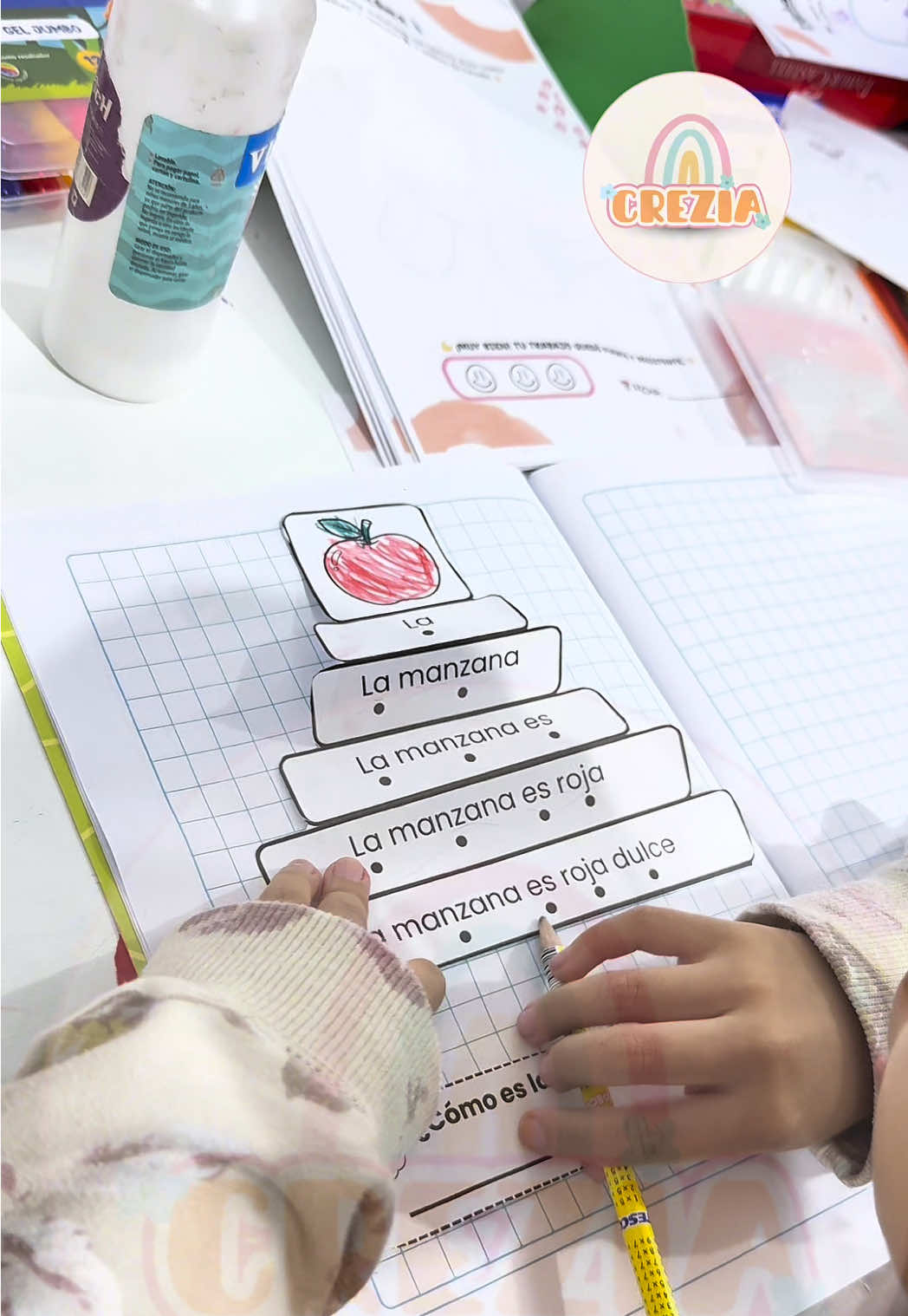 💡 “Cuando la lectura se convierte en un juego, los niños no solo leen… ¡descubren la magia de aprender paso a paso!” ✂️📚✨