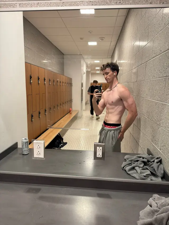 Enjoying life and lifting a lot right now. Classes are tough but that’s expected with it being my junior year as a physics major. If anyone’s dad owns a hedge fund or private equity business and wants to hire me as an intern id give you my firstborn and be a great employee🙏