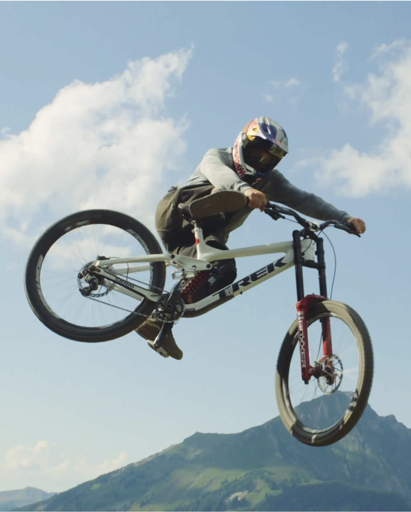 brought in the heavy hitters for this one 😤 ‘PARADIGM’ is now live on the Red Bull Bike YouTube channel 📺 @Thomas Genon #mtb #mountainbiking #mtblife 