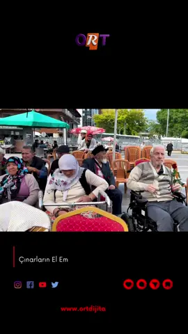 Çınarların El Emeği Göz Nuru Sergilendi Ordu Aile ve Sosyal Hizmetler İl Müdürlüğü, 1 Ekim Dünya Yaşlılar Günü’nü Fatsa Huzurevi’nden hizmet alan yaşlılar ve Fatsalı hemşehriler ile birlikte coşkuyla kutladı. Programın en dikkat çekici bölümü, huzurevi sakinlerinin yıl boyunca atölyelerde hazırladıkları el emeği çalışmaların sergilenmesi oldu. Sergilenen eserler, katılımcıların büyük beğenisini toplarken, etkinliğin amacı çınarlarımızın hayat kalitesini artırmak ve sosyal hayata katılımlarını desteklemek olarak vurgulandı. #yaslilar #huzurevi #elemegi #elemegiurunler #yaslilar  