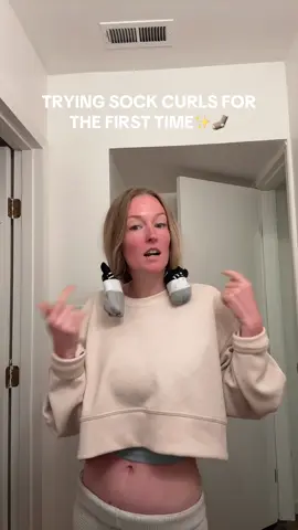 STARTING OCTOBER WITH SOMETHING IVE ALWAYS WANTED TO TRY ✨🎃🧚🏻‍♀️🧦heat less sock curls!!!! #fyp #sockcurls #momvlog #morningvlog 