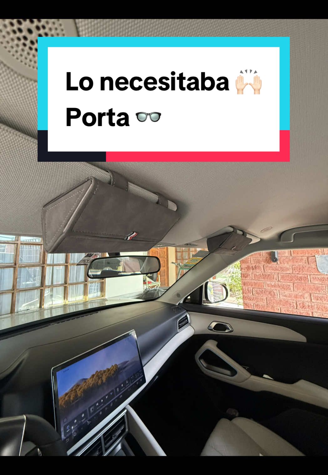 Accesorio de portaLentes para el BYD S1 Pro Hablamos sobre un accesorio que le falta al BYD S1 Pro que tenemos en casa, que es un espacio para guardar los lentes en la parte superior del vehículo. Conseguimos este accesorio de portaLentes de @evmodifiers.cr de Costa Rica y lo instalamos de manera sencilla en el parasol del carro. Ahora el S1 Pro tiene dos espacios para guardar los lentes. #BYD #S1Pro #accesorios #portaLentes #EVModifiers 