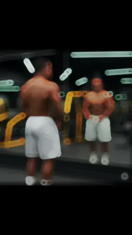 GEMINI AI 🚧🫵  cria:Fotografia de corpo inteiro profissional 8K ultra-realista de um jovem musculoso posando como um fisiculturista em frente a um grande espelho de academia. A câmera está posicionada atrás dele, ligeiramente para o lado, capturando suas costas, glúteos e pernas em um ângulo sutil enquanto mostra profundidade e dimensão. No reflexo do espelho, toda a sua frente é claramente visível da cabeça aos pés - rosto, abdômen, peito, braços, quadríceps e pernas - com perfeita clareza e alinhamento. O reflexo deve mostrar seu rosto real com 100% de fidelidade à foto de referência fornecida, preservando características faciais exatas, tom de pele e textura do cabelo. Sem alterações, sem filtros, sem embelezamento. A expressão deve permanecer exatamente como na referência da foto original. Ele está vestindo shorts brancos curtos, meias esportivas brancas decotadas e tênis de corrida modernos. Ele está flexionando em uma pose de musculação que enfatiza a definição muscular tanto nas costas (de frente para a câmera em ângulo) quanto na frente (visível no espelho). O ambiente da academia tem o estilo de uma academia Smart Fit: paredes pretas, máquinas de ginástica e prateleiras com detalhes amarelos, design moderno e limpo. O reflexo do espelho deve ser ultra-nítido, realista e mostrar todo o seu corpo perfeitamente alinhado. A iluminação é profissional, suave mas direcional, melhorando a definição muscular, a textura da pele e as sombras naturais. Ultra-detalhado e natural: poros visíveis, textura da pele, estrias musculares, fios de cabelo, proporções realistas. Claridade cinematográfica, sem estilização, sem aparência de filtro digital capturada como se fosse uma verdadeira sessão de fotos de fisiculturismo profissional em uma academia moderna Smart Fit.