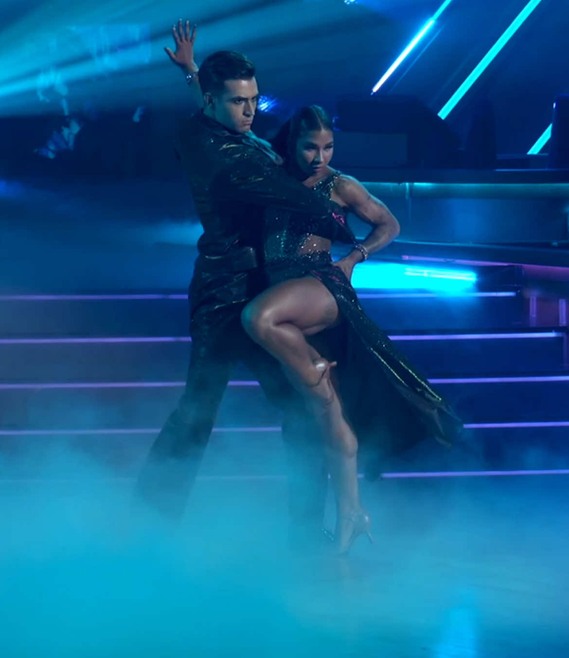 Jordan Chiles and pro Ezra Sosa perform a Tango to “Anxiety” by Doechii. #TikTokNight #DWTS 