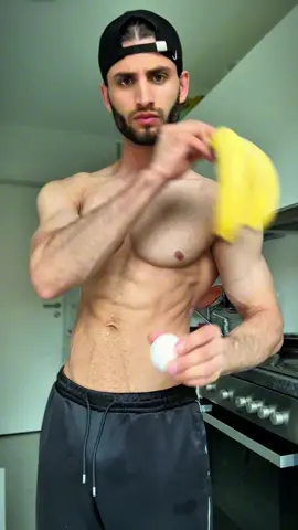 با دو کیله و یک تخم مرغ غذایی ساخته می‌شود که باورت نمی‌شود 😳🍌🥚🔥 	 #fyp #fitnesstok #proteinrecipe #gymfood #azizifitmindfuel 