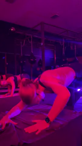 Ending this little flow strong. New things in PWR #yogasculpt next week🤸 #hotpilates #fairbanksalaska #pwrhouse #pilateslovers 