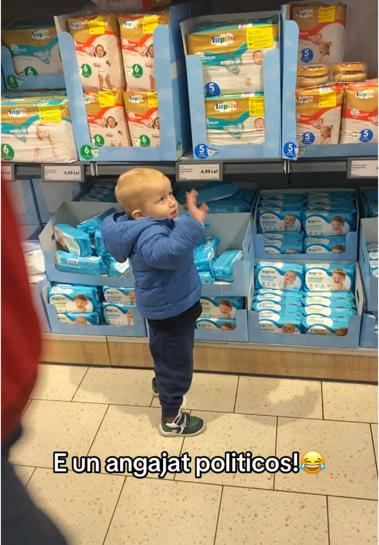 Angajatul lunii!😂 @Lidl Romania daca aveti nevoie de un angajat in plus, Matei va sta la dispoziție! #lidlromania #cumparaturi #mamadematei #viatacumatei #funtok 