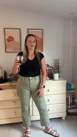 Back with another DOB of the day!!! I love doing these and hope yall love them too #doboftheday #drinkoutfitbook #currentread #fallreading #ootdinspo 