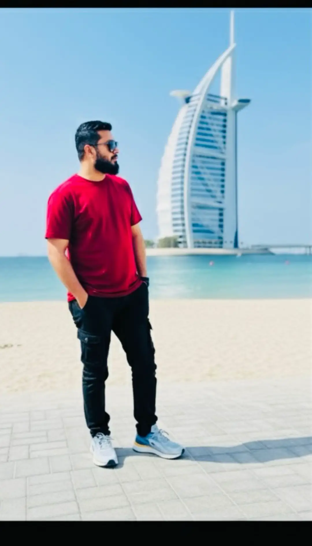 തകർന്ന് തരിപ്പണമായിട്ടും സ്നേഹത്തോടെ, ഒരു പുഞ്ചിരിയോടെ, പെരുമാറാൻ നിങ്ങൾക്ക് കഴിയുന്നുണ്ടെങ്കിൽ. ഭൂമിയിലെ ഏറ്റവും മനോഹരമായ മനസ്സുകളിലൊന്ന്. നിങ്ങളുടേതാണ്.!!     🕌Juma Mubarak🕌