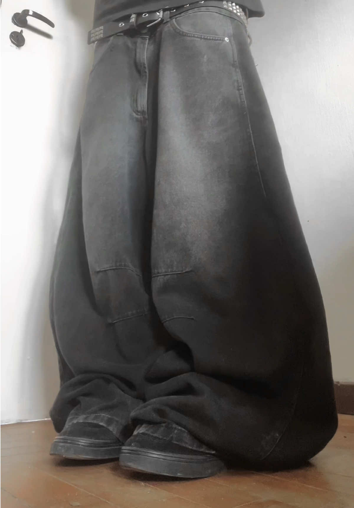 Baggy barrel jeans #sk8 #baggyjeans #y2k #baggy #oversized #affliction #alt #outfit #chunky #chunkyshoes #skate #alternativefashion #outfit #outfitinspo #superbaggy #southpole #jnco #jncojeans #foreveralone #2000s #olderbrothercore 