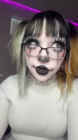 Who knows, maybe ill do another read with me typa video #gothgirl #goth #Luna_Moona #bookworm #bookish 