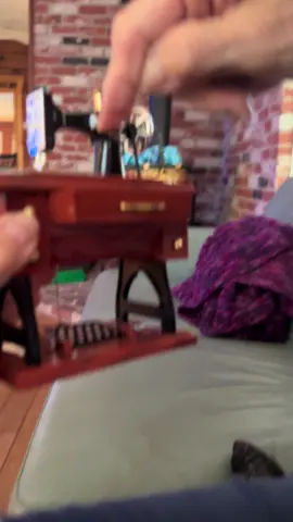 #orng_cnty #gramz #sewing #musicbox #sewingmachine 