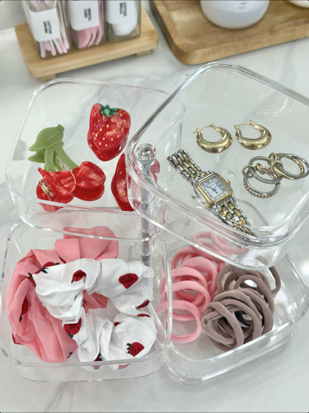 Organizing doesn’t have to break the bank! Tap the link to shop🛍️ #homefinds #organizing #acrylicorganizer #tieredorganizer #accessoryorganizer 
