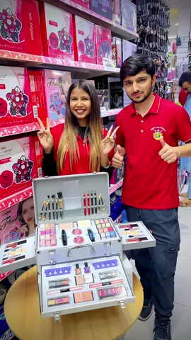 Makeup kit Offer 140 Aed #GiftAction #SpecialOffer #DubaiShopping #MakeupKits #UAEDeals 