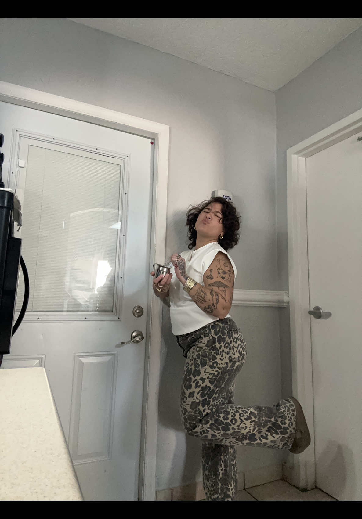 my coworker likes when i make el cafecito mas dulce que un caramelo #gangarriera #cafecito #OOTD #fashioninspo #miami 