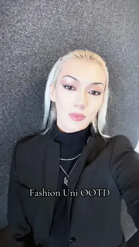 Peak androgyny🖤✨  #fashionuniversity  #androgynous #goth #vkei #OOTD 