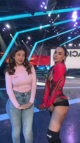 Las bonitas con las bonitas 😏 @ONELIA MOLINA @Zullyy  #eeg2025 #eegversusdegeneraciones #estoesguerra #estoesguerraperutv #viral 