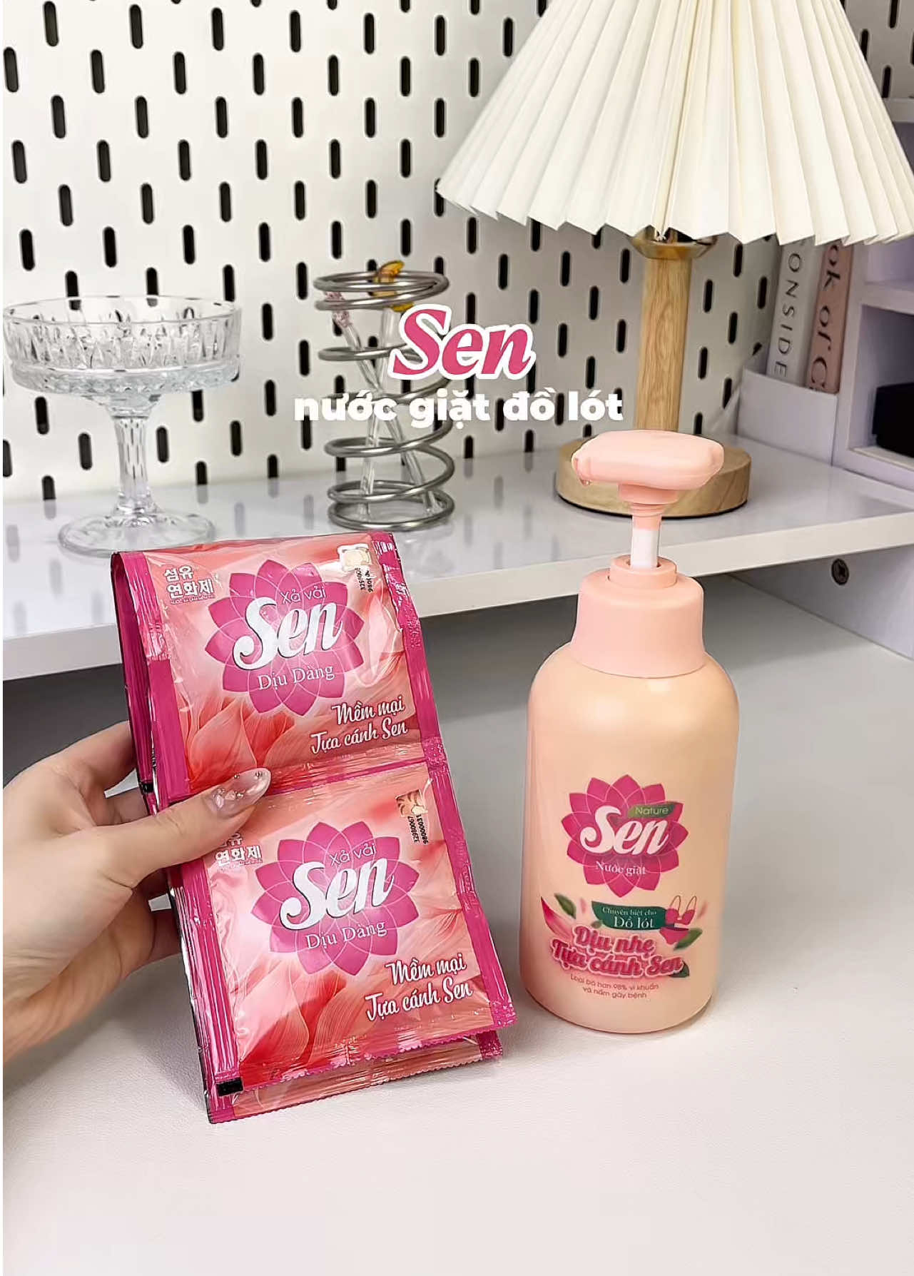 Mùi ẻm thơm dữ luôn á mấy bà #nuocgiatdochip #nuocgiatdolot #nuocgiatdonho #sennature #meocamunbox 