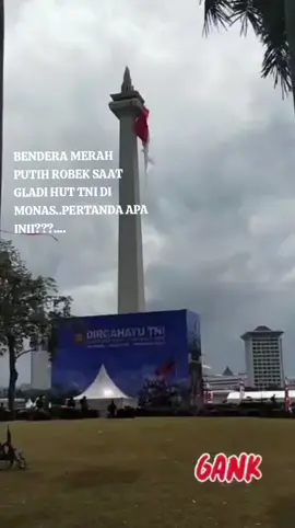 Tuhan Menunjukkan & Alam Membongkar, siapa yang sesungguhnya hobi merobek persatuan bangsa. Tapi seperti biasa, yang dituding justru mereka yang setia menjaga bangsa dan negara. 🔥 karna yang robek bendera maka yang di reformasi DAMKAR 🤣🤣 @TNI AD @TNI Angkatan Udara @TNI Angkatan Laut  #tni #damkar #tniindonesia🇮🇩 #benderamerahputih #teekini 