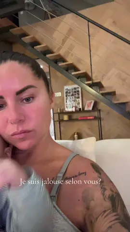 Le coup des rires complices avec une autre fille c’est avec une amie à nous bien sûr. Pas une meuf que je ne connais pas 😅