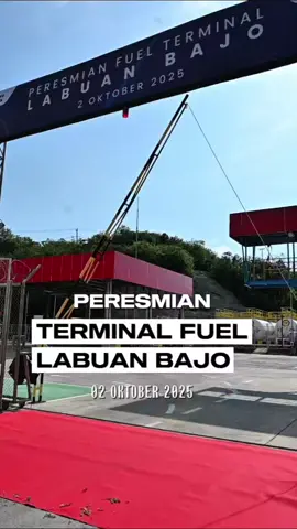 Terminal Fuel Labuan Bajo Diresmikan Bupati Manggarai Barat, Edistasius Endi menghadiri peresmian Terminal Fuel Labuan Bajo di Pelabuhan Pelindo Multipurpose Wae Kelambu, Kamis, 02 Oktober 2025. Bupati Edistasius dalam sambutannya menekankan agar Terminal ini tidak hanya berperan sebagai infrastruktur penting untuk menjamin ketersediaan energi.... ....namun jadi upaya nyata pertamina dalam mendukung sektor pariwisata Labuan Bajo yang kini berkembang pesat jadi destinasi pariwisata super prioritas nasional.  Fuel terminal ini kuga diharapkan dapat memberikan manfaat langsung bagi masyarakat sekitar melalui ketersediaan energi yg lebih andal, peluang ekonomi serta kontribusi positif bagi pembangunan daerah.  Terminal Fuel ini dibangun diatas area seluas 6000m². Tahap pertama ini dibangun dengan kapasitas daya tampung 500 ribu liter dan pembangunan tahap berikutnya  dengan penambahan 4 tangki dengan maksimal daya tampung 2 juta liter.  Untuk sementara, Terminal Fuel Labuan Bajo akan menjadi Terminal Buffer Stok dari Terminal Reo dan akan melayani 4 SPBU dan 1 SPBN di Kota Labuan Bajo.  #Pertamina #PertaminaPatraNiaga #BBM #LabuanBajo #TerminalFuelLabuanBajo #ManggaraiBarat #MabarBangkitmenujuMabarSemakinMantap