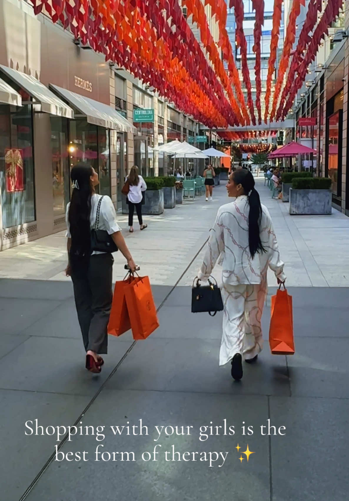 Girls day #hermes #shopping #trend #shopaholic #girltherapy 