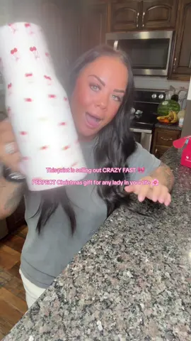 Throw alllll your other cups away because you’ll NEVER use them again once you get this one! This would make such a perfect Christmas gift for literally any girl in your life! But you better act fast, because this cherry print is going to be sold out in no time!  #hydrojug #leakprooftumbler #christmasgiftideas #besttumbler #giftideasforher 