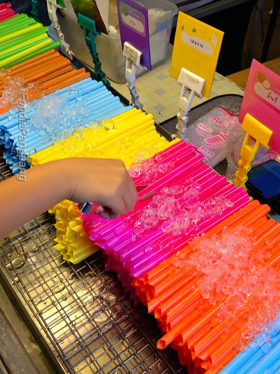 Fun to suck!! Amazing straw jelly #Bangkok #NightMarket #StrawJelly #dessert #ThaiStreetFood #fyp #tiktokfood