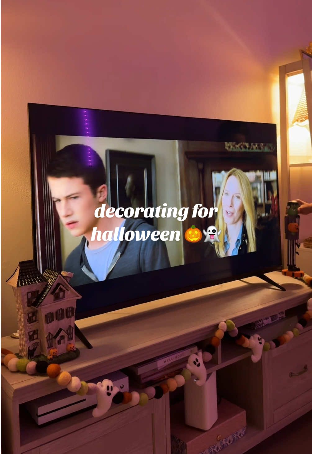 going to add a bit more throughout the month 👻🎃🕯️ #halloweendecor #cityapartment #decoratingforhalloween #halloweendecorations #spookyseason @HomeGoods @TJ Maxx 