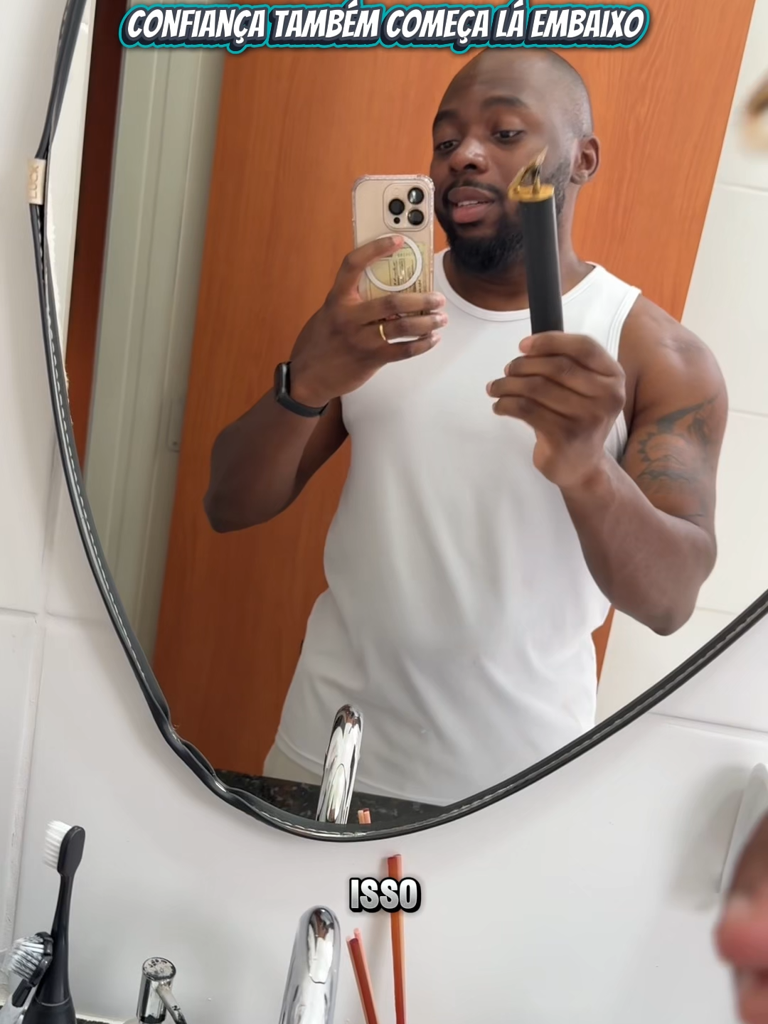 CONFIANÇA TAMBÉM COMEÇA LÁ EMBAIXO. TODO HOMEM DEVERIA USAR ESSA MAQUININHA, POIS ELA DEIXA TUDO LISO E AINDA NÃO MACHUCA