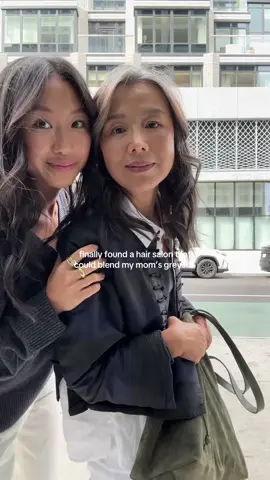 My moms in town for a campaign 🤭🤭🤭 @RULE ON SALON was fearless and killed it!!!! Added lowlights to my moms bleached hair and added a cool tone brown gloss #blendinggrey #greyhair #hairsalonnyc #nychairstylist #ruleonsalon 