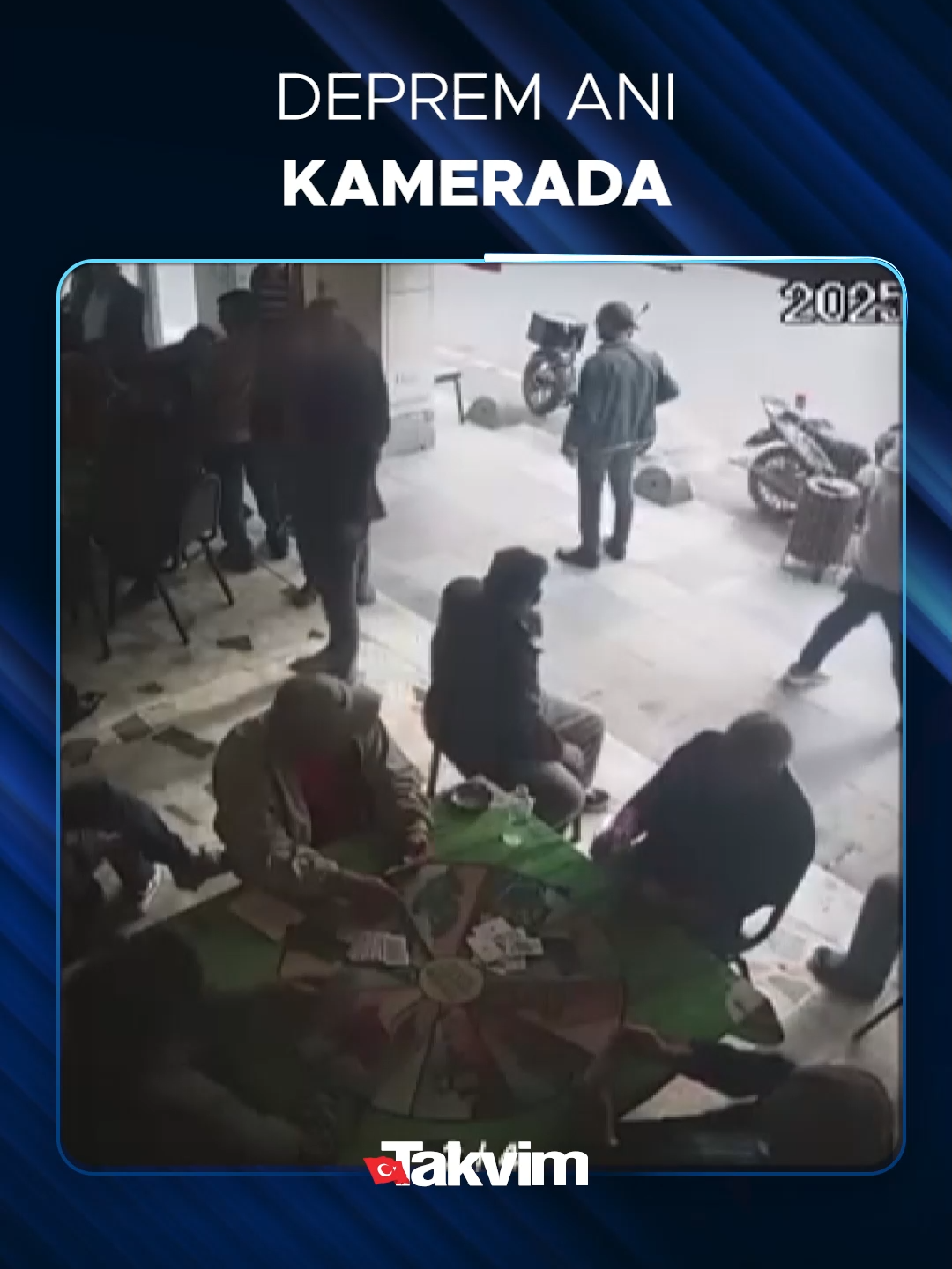 İSTANBUL'DA HİSSEDİLEN DEPREM KAMERADA! Tekirdağ Marmaraereğlisi açıklarında meydana gelen 5 büyüklüğündeki depremin etkisi güvenlik kameralarına yansıdı. #deprem #istanbul #tekirdağ