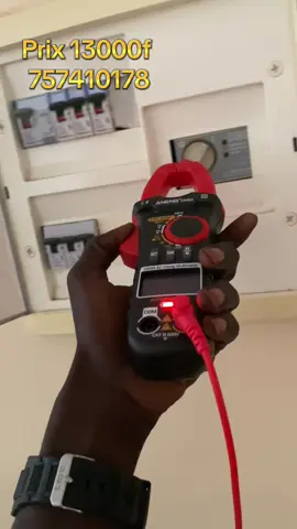 🔧 Pinces Ampèremétriques CM83 – 1000A 🔧 Mesurez facilement courant, tension AC/DC, résistance, capacité, diode et fréquence avec un seul appareil intelligent. ✅ Écran rétro-éclairé pour une lecture claire ✅ Détection NCV (tension sans contact) ✅ Lampe intégrée + fonction d’arrêt automatique ✅ Idéal pour les électriciens, techniciens et bricoleurs 👉 Fiable, pratique et précis – l’outil indispensable pour tous vos travaux électriques !