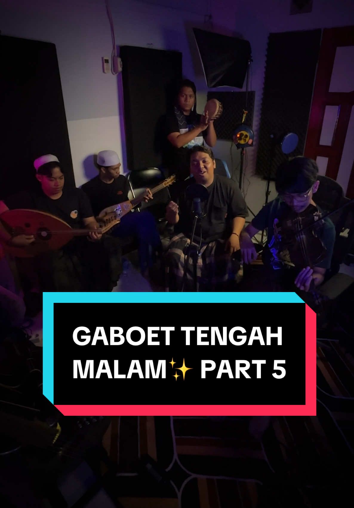 Membalas @su.udiyahnurapriliani sekarang asik apa adem yak??🤔🤣 Kali ini kami agak serius bikinnya😁✨ next ngapain lagi yak?? Komen dongg🔥  Bersama : @Lay @@Kopi Pariwisata Banjarmasin @Bagonggong @nyoret  #maherzain #oud #fyp