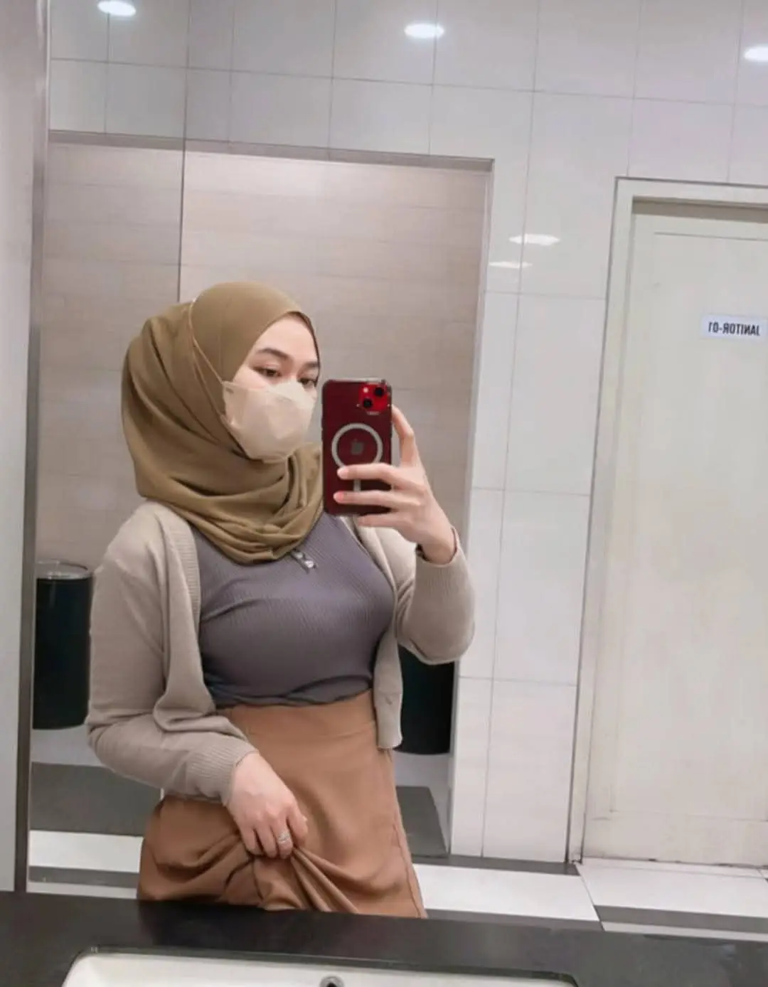 Bantu follow ya guys, biar bisa live disini 😘😘👌