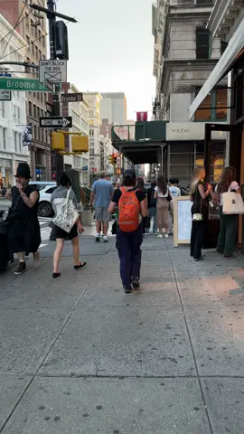 NewYorkHere – aesthetic NYC walks & vibes. ✨ Explore urban streets, culture & hidden corners 🌆 Daily New York lifestyle videos & city rhythm 🎥 For dreamers, creators & lovers of city aesthetics #newyorkhere #newyorkcity #newyork #nyc #usa 