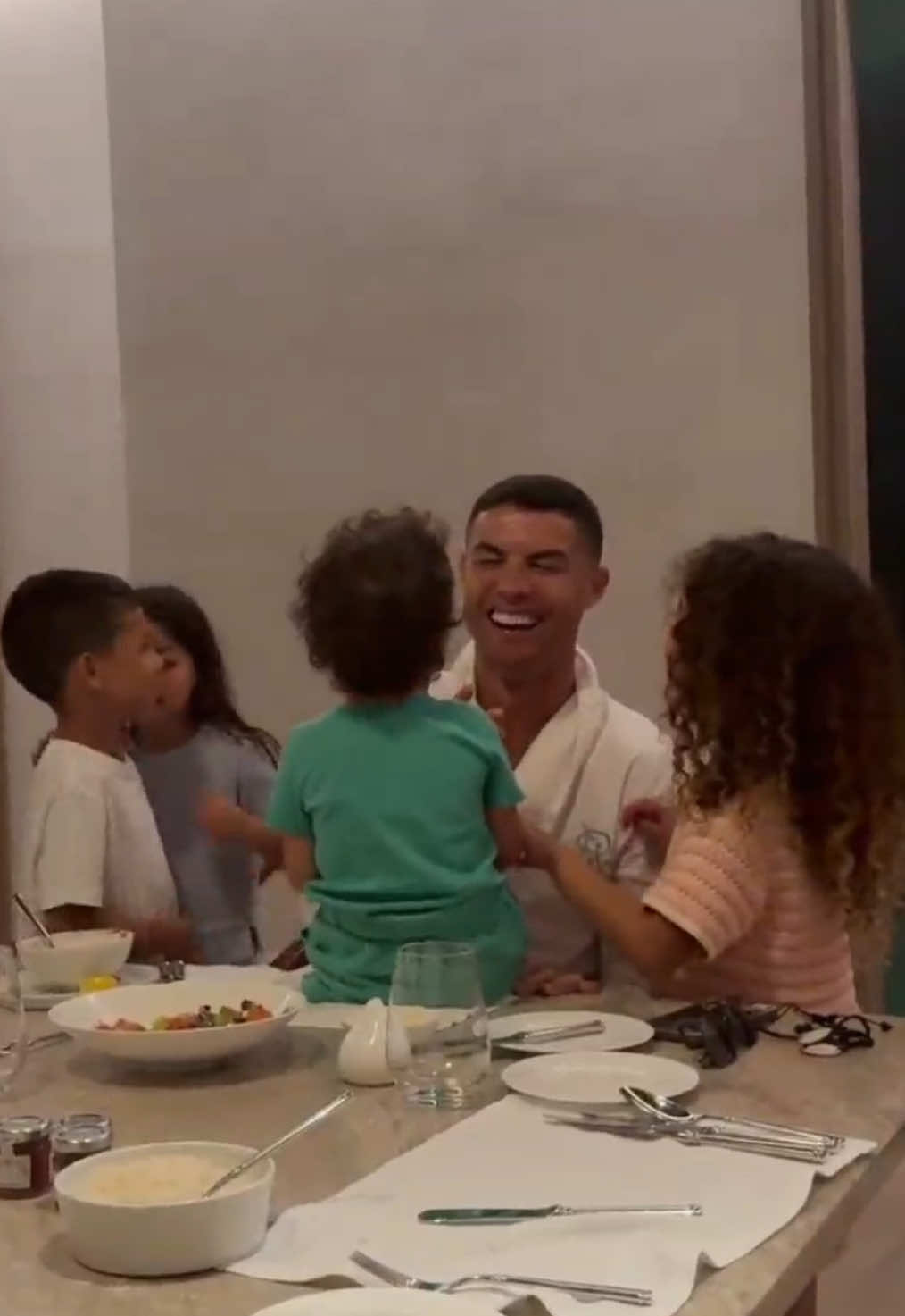 “Cristiano Ronaldo with his kids🤍#ronaldo #cristiano #ronaldofamily #criatianoronaldo #kids 