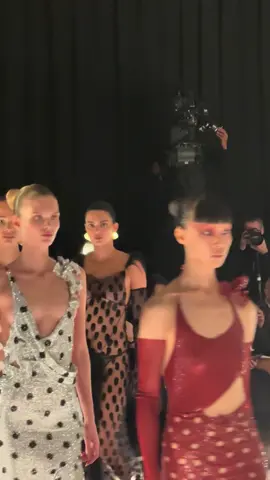 #kendalljenner #fashionshow #schiaparelli #paris 