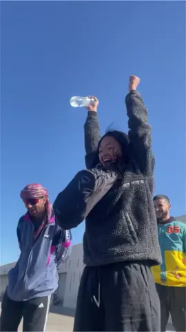 ساعدت فتاة أسيوية لإجاد  هاتفها الدي سقط لها في ميناء 1 Helped an Asian girl find her phone that fell in the port 2 #viral #fyp #helping #morocco #happy 