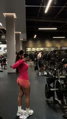 Lil bit of my glute workout🙂‍↔️